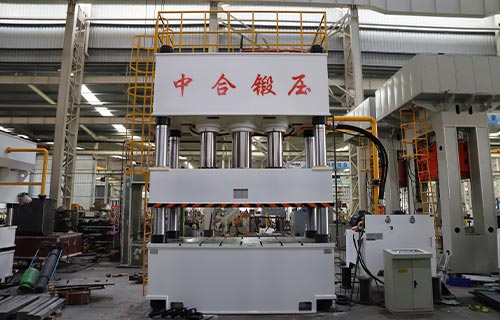 1000噸三梁四柱液壓機(jī)（特點(diǎn)、參數(shù)、應(yīng)用）
