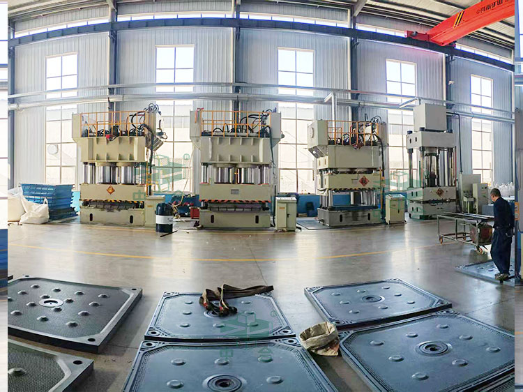 3600噸壓濾機濾板成型液壓機現(xiàn)場.jpg