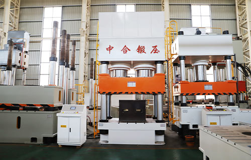 如何選擇木屑托盤(pán)成型液壓機(jī)？廠(chǎng)家建議