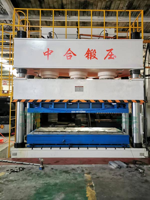 1250噸不銹鋼水箱板液壓機(jī).jpg